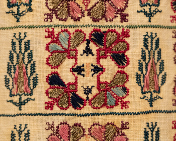 WR2930_5_Embroidery_Detail