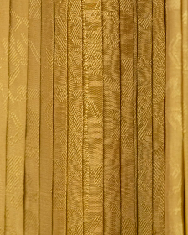 Front Pleat Detail