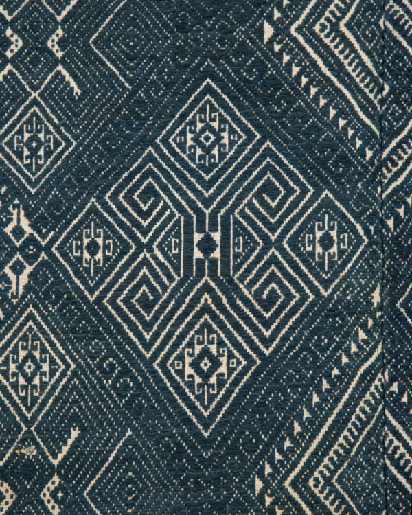 Front Weave Pattern Detail