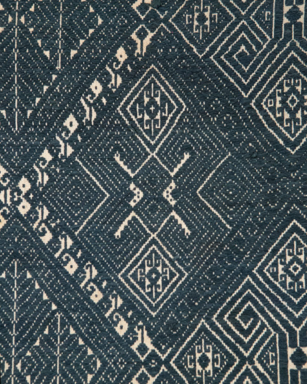 Front Weave Pattern Detail